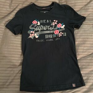 Superdry embroidered t-shirt in great condition
